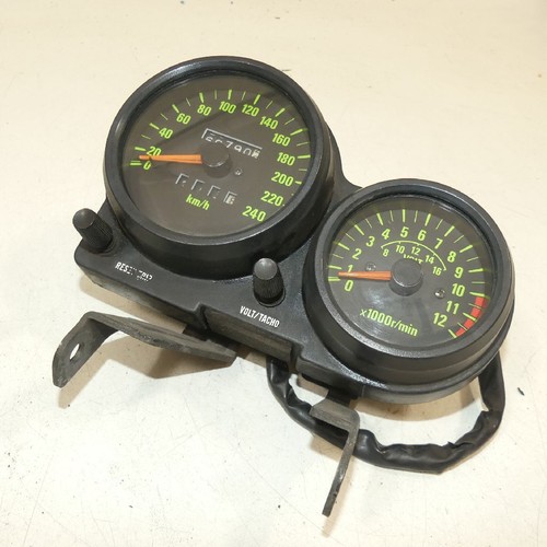 Kawasaki gpz 750 cockpit - ut,